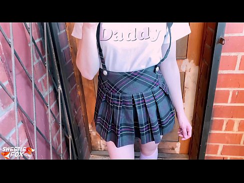 ❤️ Msichana wa shule Ananyonya Dick yake kwa kina na kutombana badala ya madarasa. ️ ❌️
